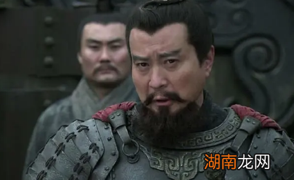 母亲被敌人绑在城墙上,大将依旧攻城,曹操再也不重用他