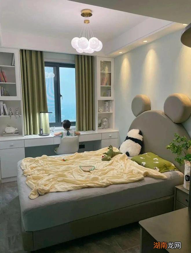 这才是儿童房该有的样子,8㎡装出16㎡的收纳,功能齐全无可挑剔