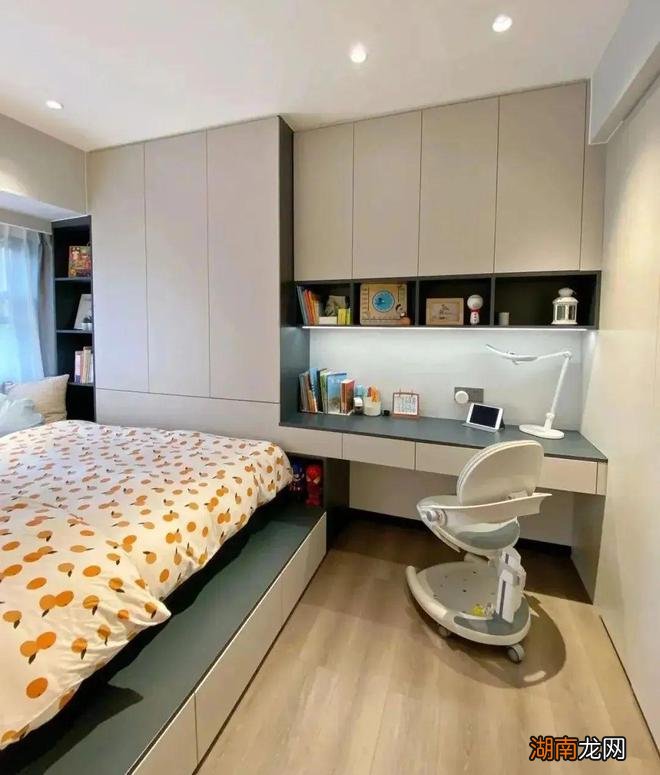 这才是儿童房该有的样子,8㎡装出16㎡的收纳,功能齐全无可挑剔