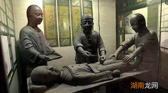 三品官员卖女儿攒路费，明朝俸禄有那么低吗？