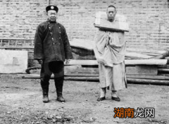 清朝犯人到底是什么样子的 衙役和犯人形成了强烈的对比