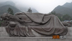 武当山辟谷二十多年的陈抟老祖，吕洞宾跟他关系还不错