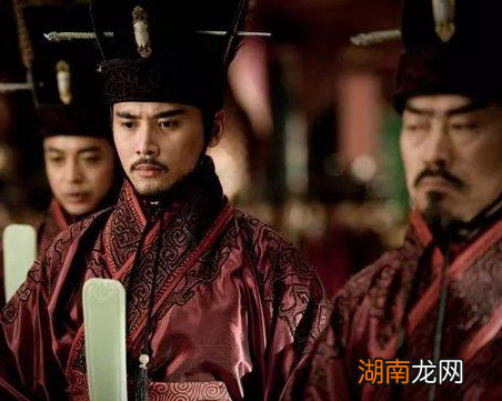 刘秀建立东汉之后 为什么大多数皇帝都沦落为配角