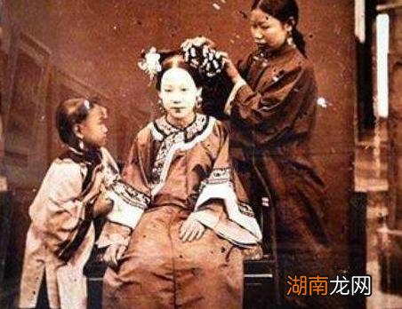 清朝贵族的生活奢侈到什么地步 上厕所都要人伺候着