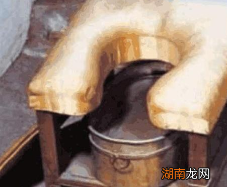 清朝贵族的生活奢侈到什么地步 上厕所都要人伺候着