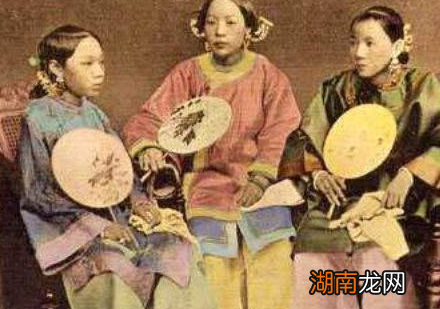 清朝贵族的生活奢侈到什么地步 上厕所都要人伺候着