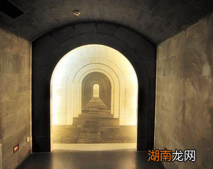 朱元璋下葬前十三个城门同时出殡 朱元璋尸体究竟葬在哪里