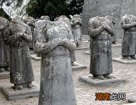 武则天陵墓前为何有那么多的无头像 造成这一现象的原因是什么