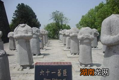 武则天陵墓前为何有那么多的无头像 造成这一现象的原因是什么