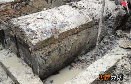 古代人死后下葬,他们的嘴里为什么会有金银珠宝?