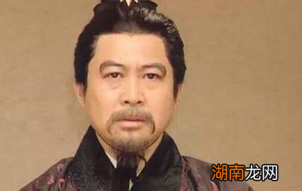 汉朝灭亡的原因是因为当时的皇帝吗 第一根压垮的稻草出在此人身上