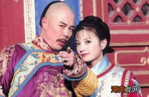 乾隆吃霸王餐不给钱，写了一幅对联当饭钱老板高兴疯了