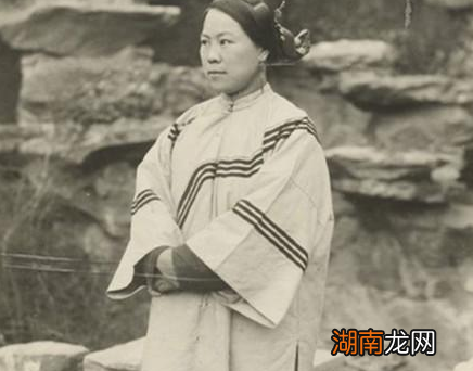 常言道寡妇门前是非多 为何鳏夫门前就没有事情