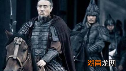 刘备在夷陵之战中为什么不任命将军 而是选择自己御驾亲征呢