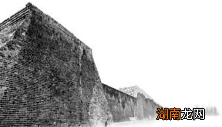 明朝时期安徽凤阳在修建中都城 最后为什么突然间就烂尾