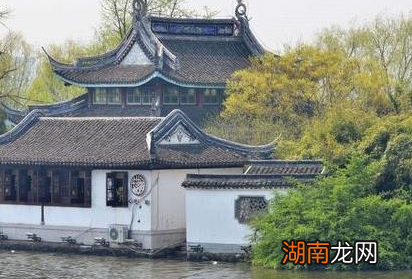 乾隆六下江南为什么都要去烟雨楼 这楼和乾隆的身世有关吗