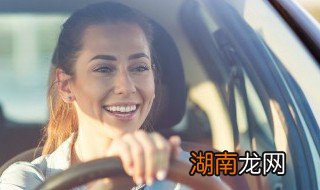 新手开车怎么判断转弯中心 新手开车怎么判断转弯中心线