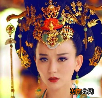 李世民死后武则天就出家当尼姑了 武则天后来是怎么成为李治的老婆的