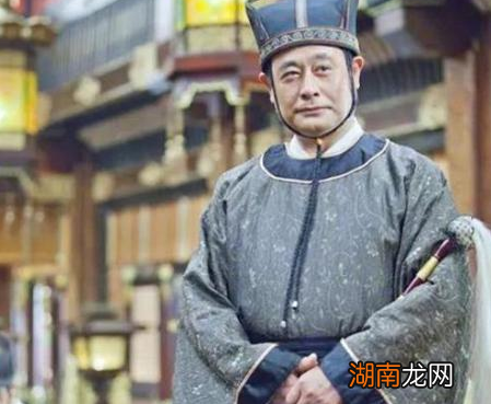 古代太监很多都是不识字的 那么宣读圣旨的人又会是谁