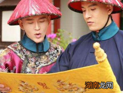 古代太监很多都是不识字的 那么宣读圣旨的人又会是谁