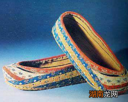 古人一般都穿什么样的鞋子 古人的鞋子有左右之分吗