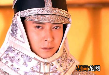 多尔衮让位给小皇帝是因为孝庄吗 其实多尔衮心里还是有小算盘的