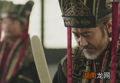 曹操在世的时候 司马懿为什么想病猫一样的隐忍