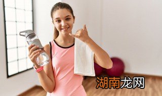 坐飞机带水杯需要拿出来安检吗 安检能带水杯吗