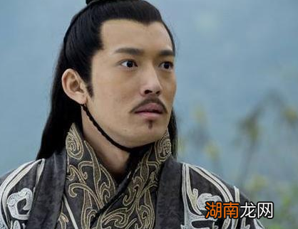 曹丕称帝之后为什么放着蜀汉不打?而是追着东吴不放?