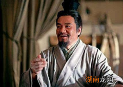他是刘备人生中的贵人 同时也是刘备的第一位人生导师