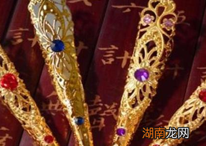 古代妃子手指上为什么要带指甲套 除了美观还有什么作用
