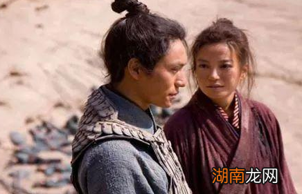 花木兰从军十多年每天都要洗澡 为什么没有人发现她是女子