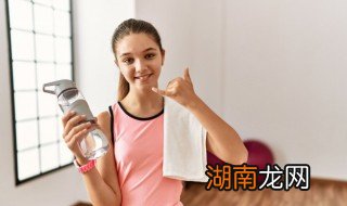 飞机上能带一千毫升水杯吗，2000毫升的水杯能带上飞机吗