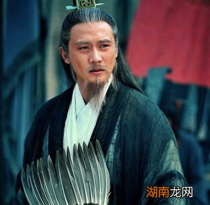 刘备称帝之前,诸葛亮在文臣中为何只排第三?