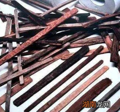 古代裙子裙摆那么长 古人上厕所的时候怎么办