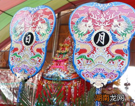 古代皇帝身边的扇子到底是什么东西 为何出行的时候身边要有它们存在