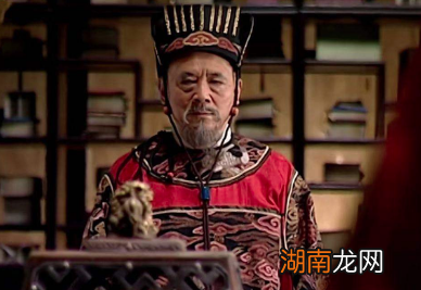 严嵩被徐阶推翻卸任首辅一职，光靠徐阶一人做不到