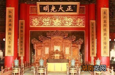 故宫中的龙椅是假的吗 为什么故宫中的龙椅不能做