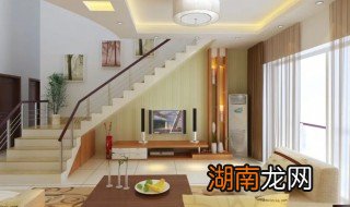 楼梯放客厅东边好吗 楼梯在客厅里好不好