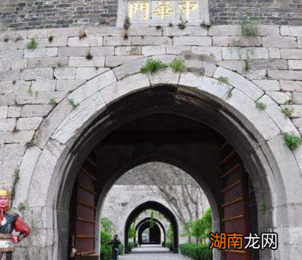 古代城门是用木头做的 攻城战的时候为什么不放火烧