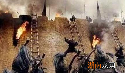 古代守城的士兵为何不将敌人的云梯推到 千万别把云梯想的那么简单