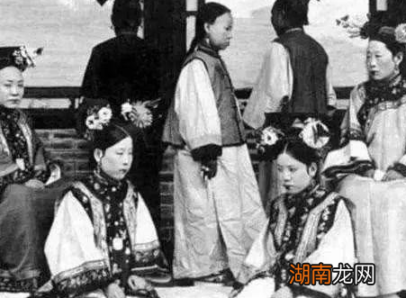 清朝妃嫔为什么热衷于戴长指甲套 原因无非这几点