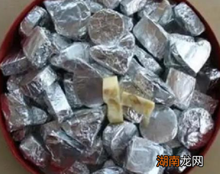 古代银子到底长什么样子 真的和电视剧演的白花花,格外的亮吗