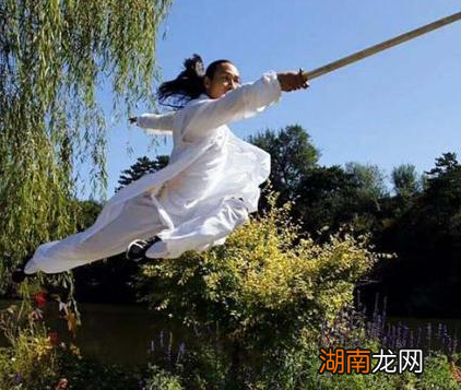 传说中的轻功真的存在吗 只不过并没有拍出来的那么夸张