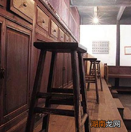 古代当铺的柜台为什么那么高 设计那么高到底有什么作用