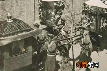 古代什么样的官员才能坐得起八抬大轿 清朝时期又是什么样的