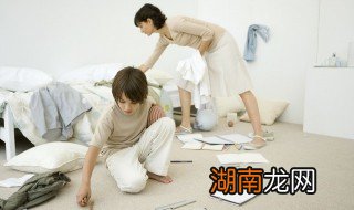 地板长头发怎么清除 怎么清理地板上的头发