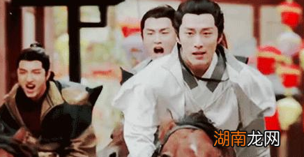 古代马车遇到坑坑洼洼怎么办 马车是怎么做到减震的