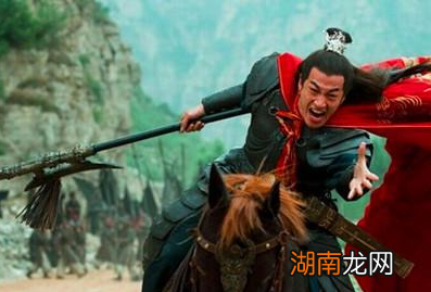 吕布死后关羽真的骑赤兔马上战场？真相却不是这样的