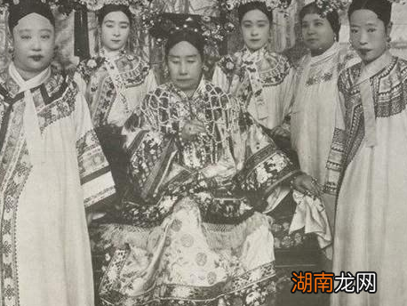 清朝皇帝的妃子都是层层挑选出来的 为何留下的照片都是丑的